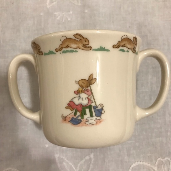 Royal Doulton Bunnykins House Cleaning Mug - Picture 6 of 6